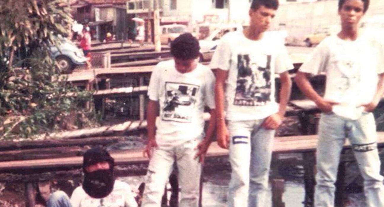 Cena com estética punk DIY do documentário Gritos de Agonia com fotos da realidade de Belém