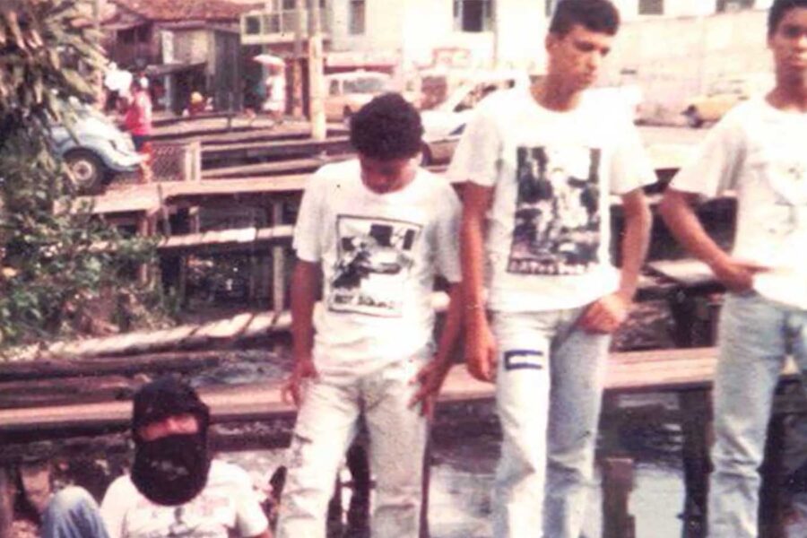 Cena com estética punk DIY do documentário Gritos de Agonia com fotos da realidade de Belém