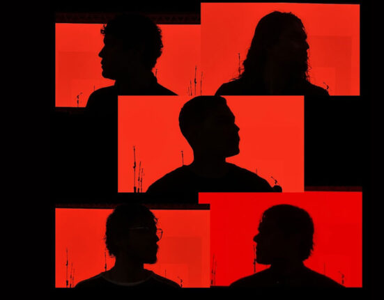 Designer do novo álbum da banda Karmezin