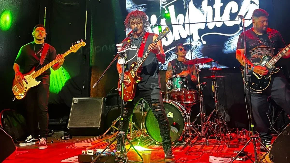 Banda Diskartch ensaiando para o novo single 'Alcatraz', com membros em ação.