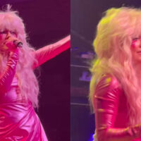 Britta Phillips no palco da SDCC, relembrando Jem e as Hologramas.