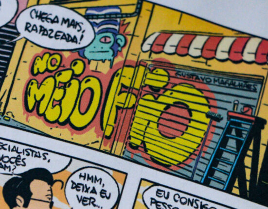 Miolo de No Meio Fio #1, coletânea de tirinhas de Gustavo Magalhães publicada pela Editora Pé de Cabra.