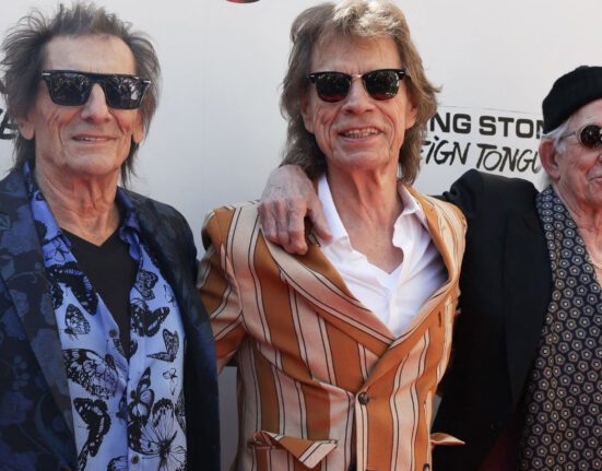 Três integrantes originais dos Rollings Stones posam para a foto