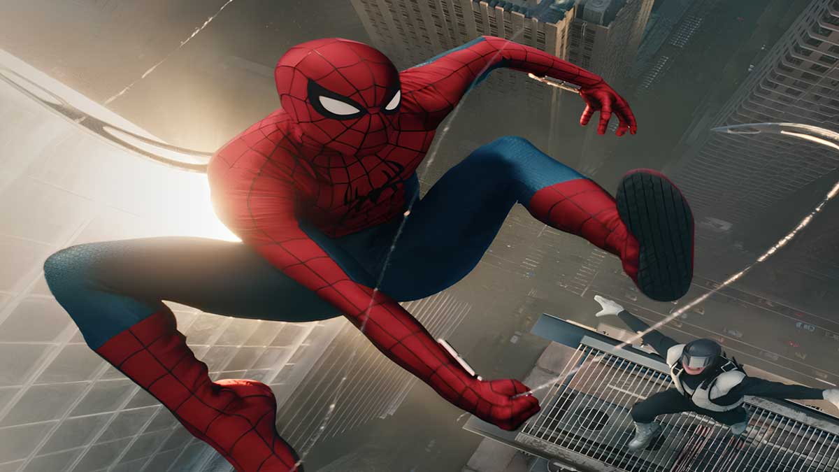 Homem aranha salta ente prédios de Manhathan.