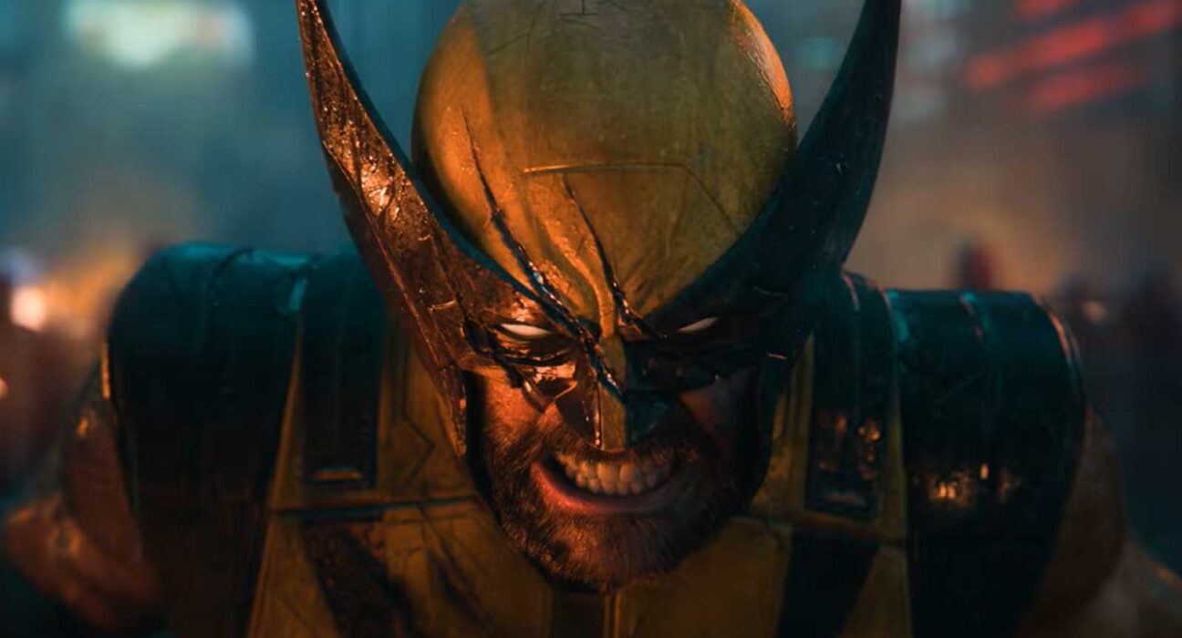 Close no rosto rústico de Wolverine em um ambiente cinemático de PS5.
