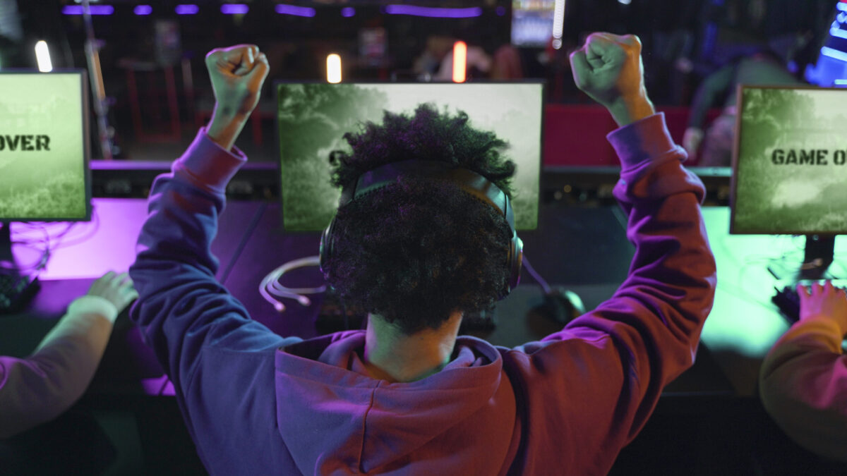 Imagem de um gamer em jogos online.