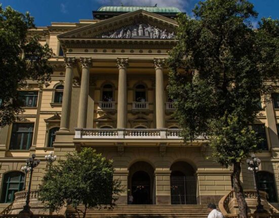 Fachada do prédio da Biblioteca Nacional, no Centro do Rio de Janeiro