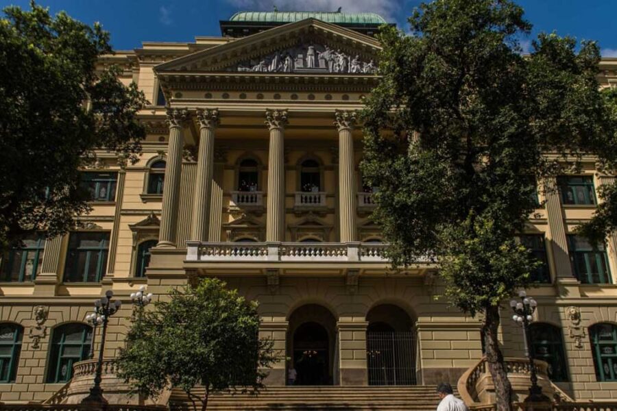 Fachada do prédio da Biblioteca Nacional, no Centro do Rio de Janeiro