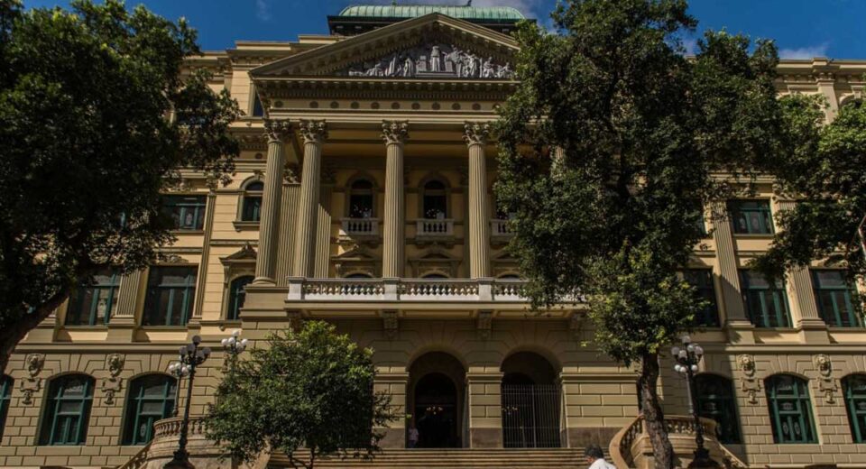 Fachada do prédio da Biblioteca Nacional, no Centro do Rio de Janeiro