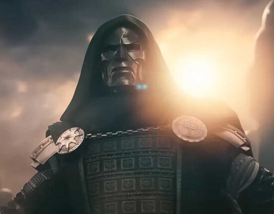 Victor von Doom, o Doutor Destino, em cena do trailer de Vingadores na D23 Expo.