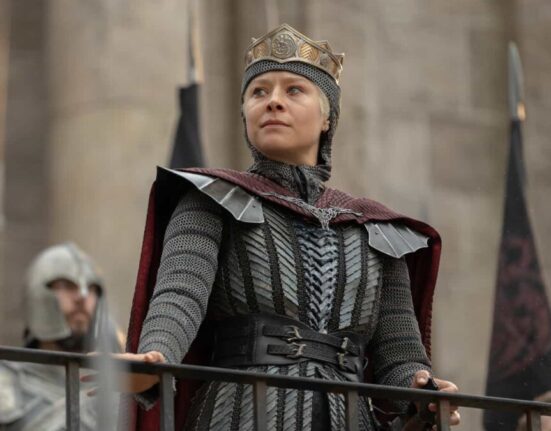 Rhaenyra Targaryen em A Casa do Dragão, destacando suas batalhas e decisões difíceis.
