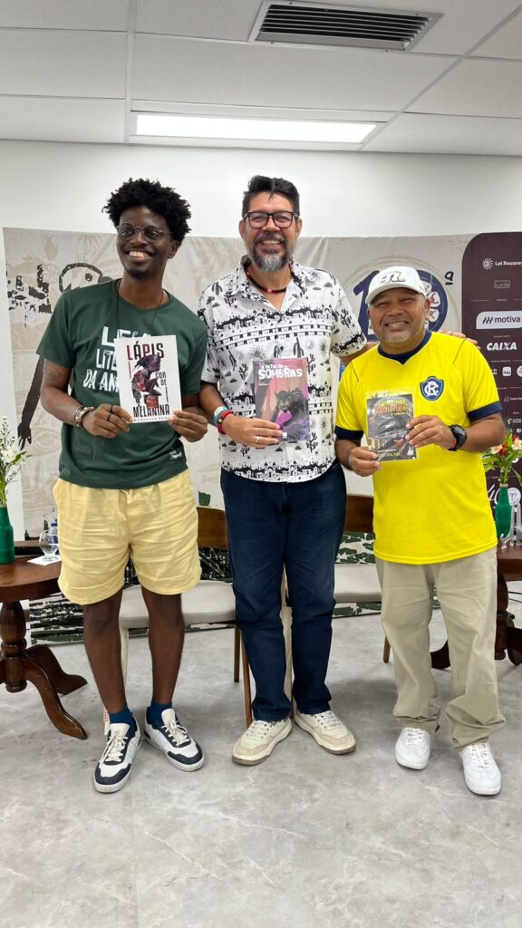 Leonardo Dressant e Preto Michel discutindo literatura na Flipelô 2026 em Salvador.