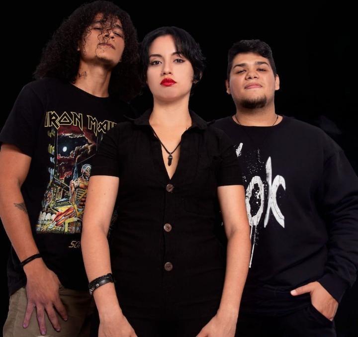 Festival Alto Volume 2 com bandas de rock paraense, destacando a diversidade musical.