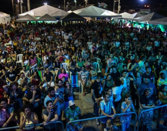 Imagem do XII Festival da Canção da Transamazônica, destacando a Concha Acústica Silvino Pantoja em Altamira.
