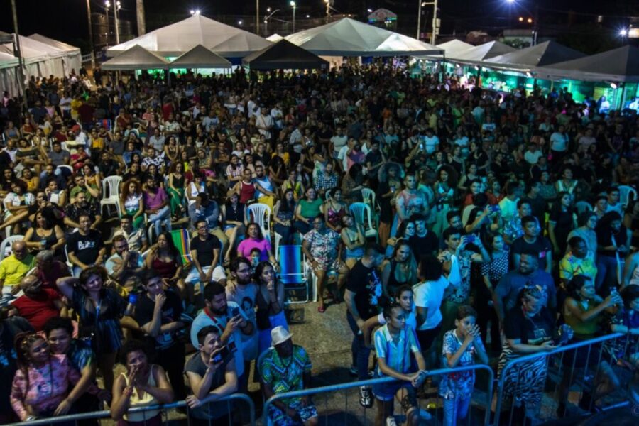 Imagem do XII Festival da Canção da Transamazônica, destacando a Concha Acústica Silvino Pantoja em Altamira.