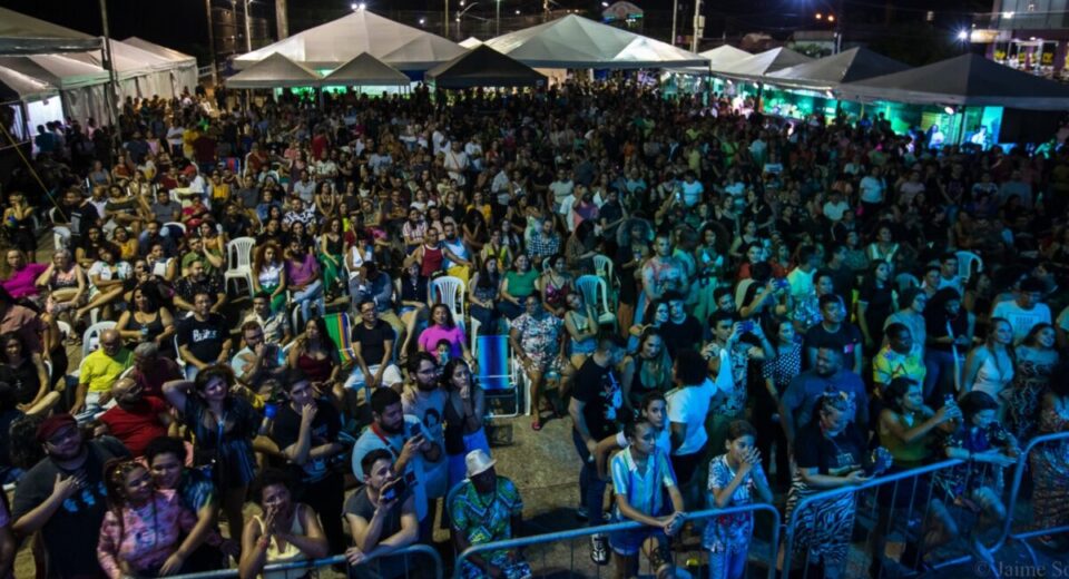 Imagem do XII Festival da Canção da Transamazônica, destacando a Concha Acústica Silvino Pantoja em Altamira.