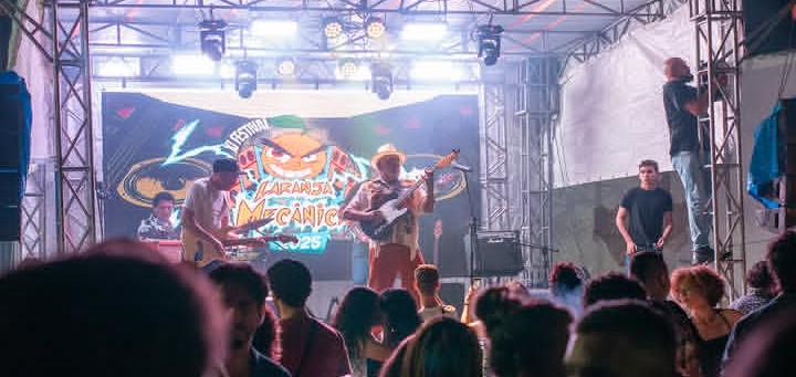 Banda Imagem Distorcida se apresentando no Festival Laranja Mecânica em Capitão Poço, Pará.