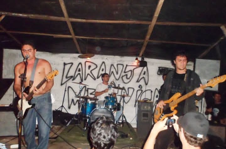 Banda Imagem Distorcida se apresentando no Festival Laranja Mecânica em Capitão Poço, Pará.